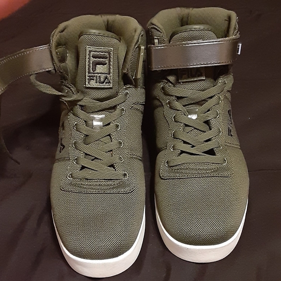 Fila - Picture 2 of 6